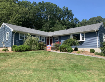 High-quality vinyl siding installed by Fairfield siding contractor.